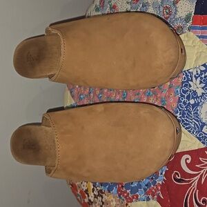 five worlds women's sneakers good condition
